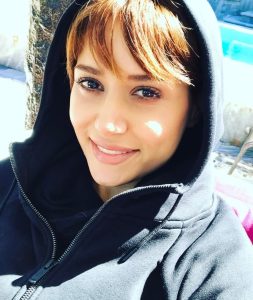 پریناز ایزدیار — بیوگرافی، تحصیل و آغاز مسیر هنری